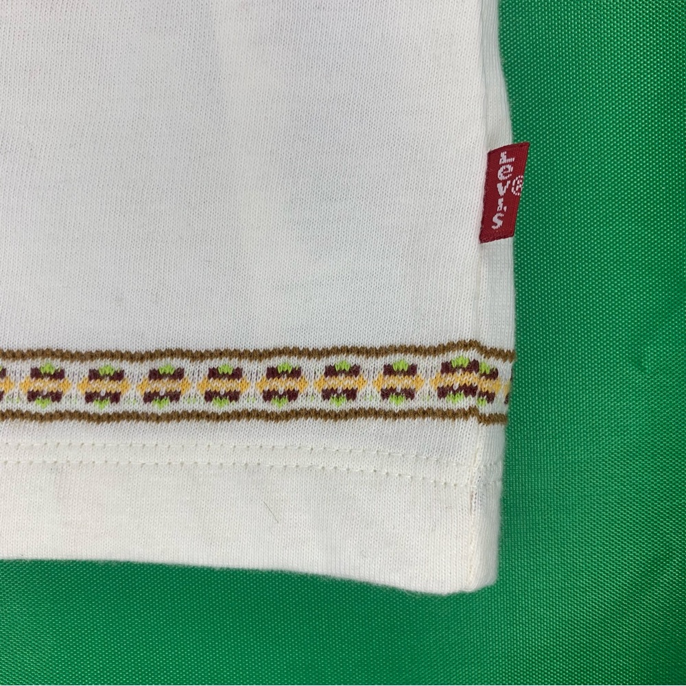 Levi’s Pocket Tee - Picture 7 of 10